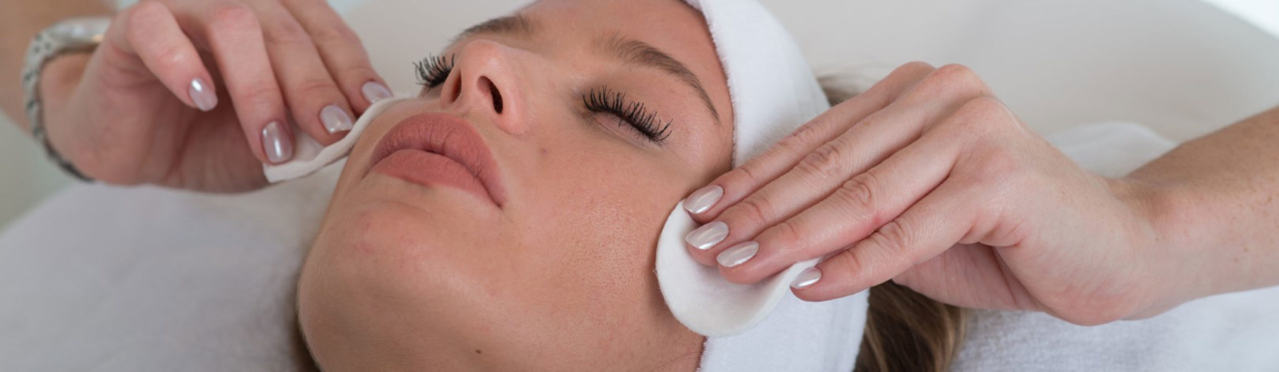 Anki Akne Header 3330x970 1 scaled 1